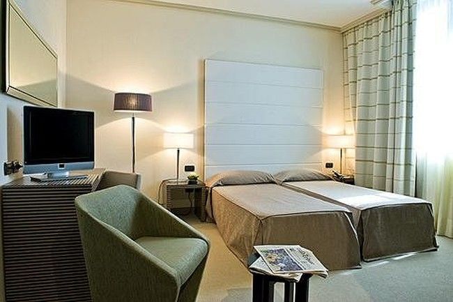 H2C Hotel Napoli Bagian luar foto